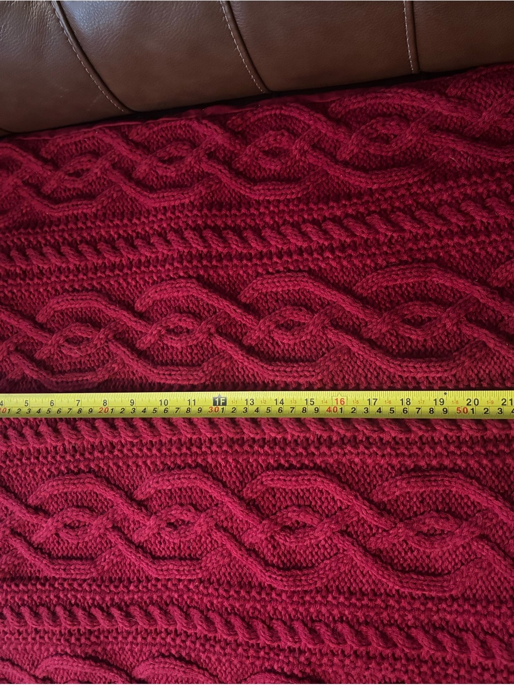 Set of two Cable Knit Sweater pillow cases— burgundy - Picture 3 of 4